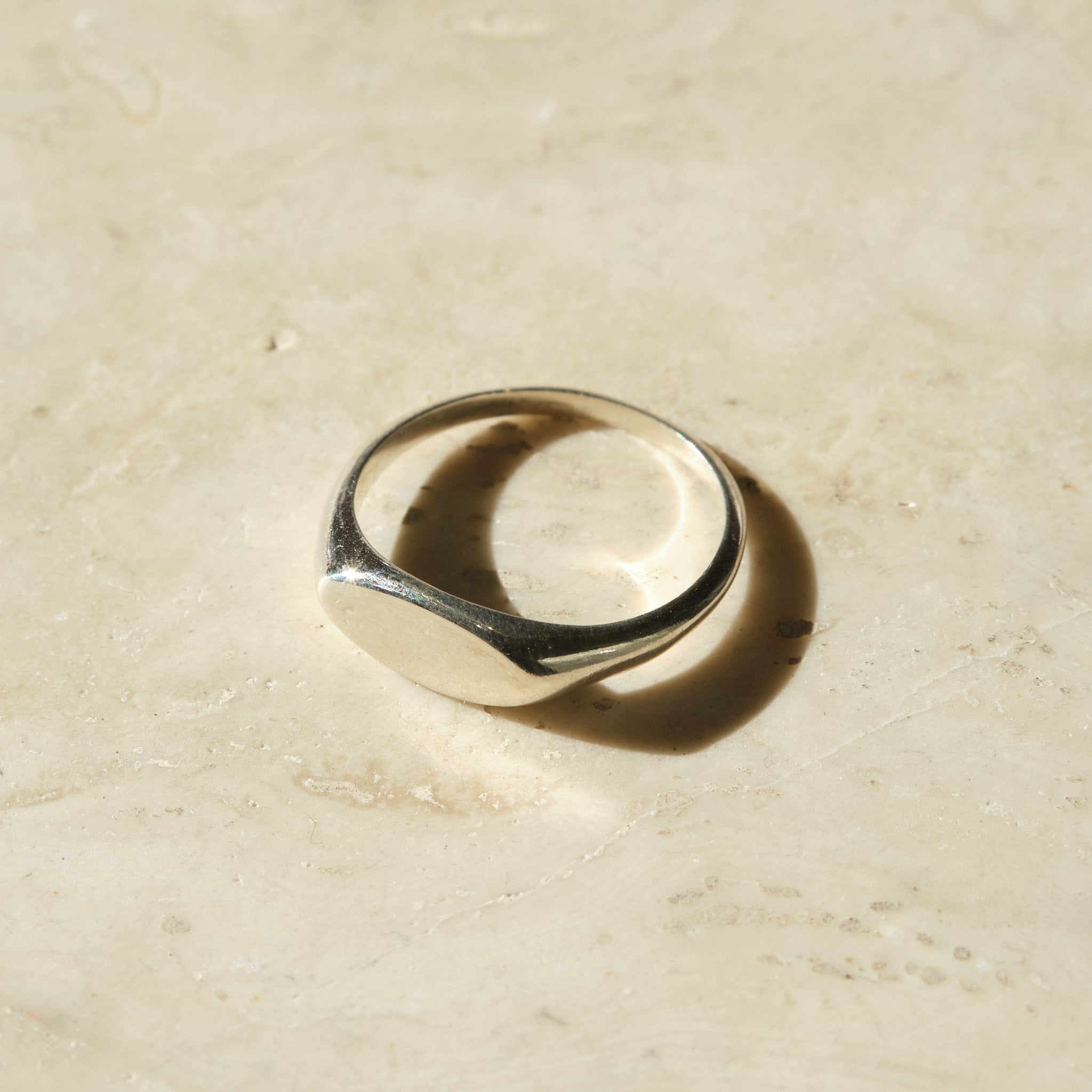 OVAL SIGNET RING – Ernest & Joe