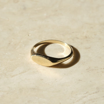 OVAL SIGNET RING