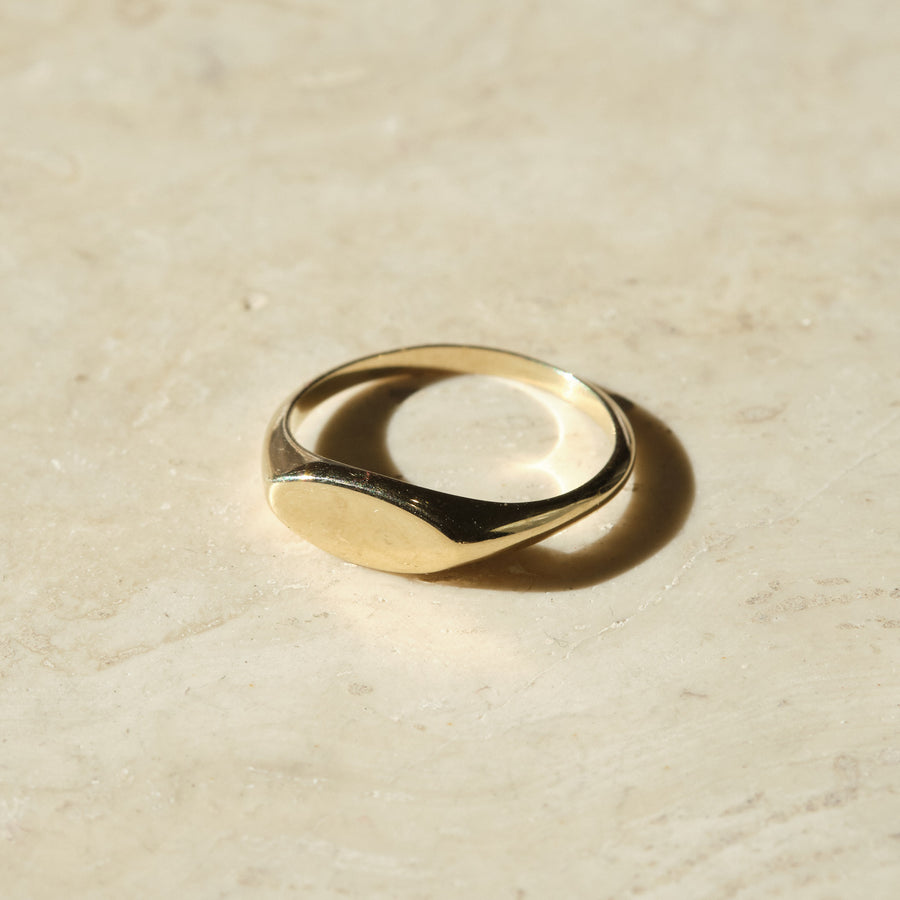 OVAL SIGNET RING