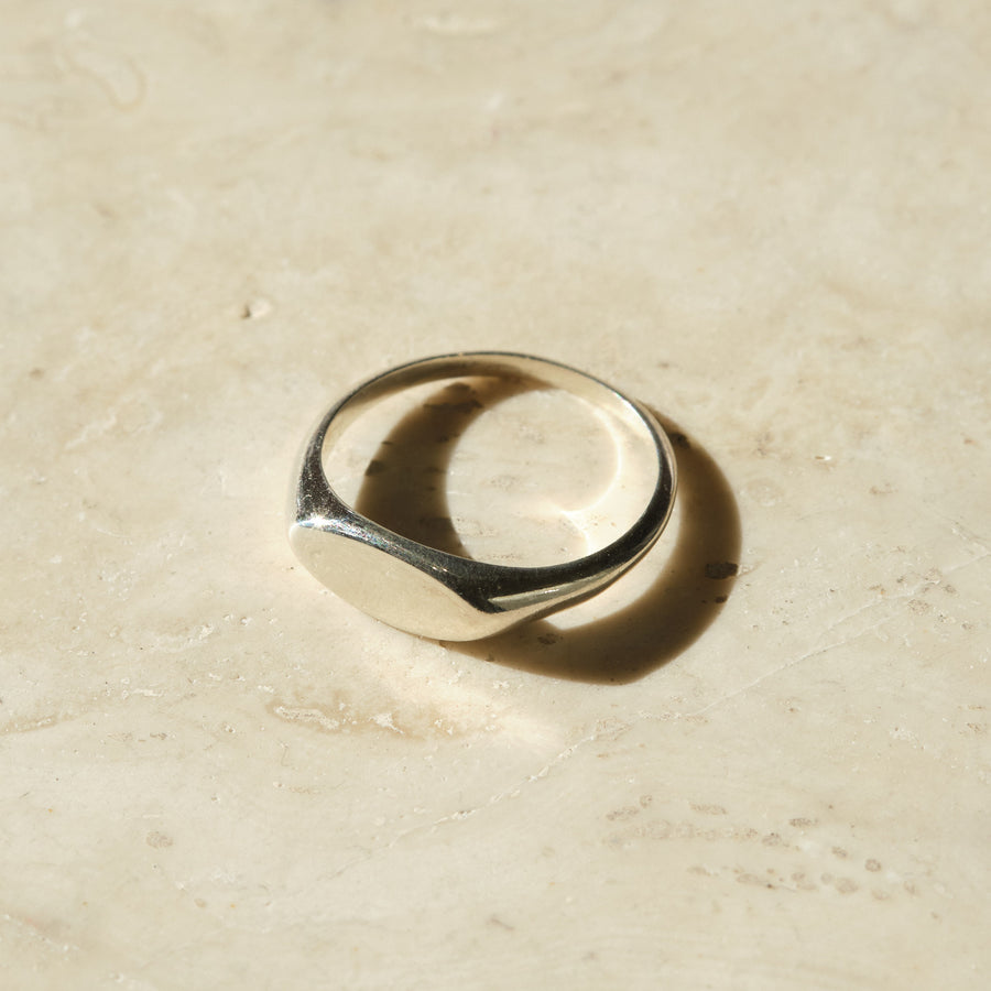 OVAL SIGNET RING