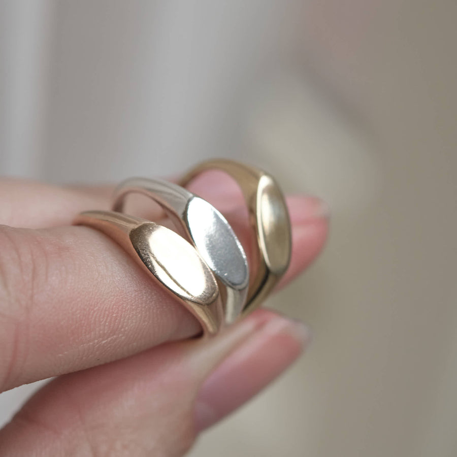 OVAL SIGNET RING